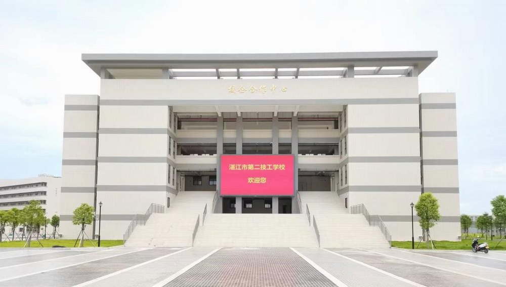 GOTS Elevator is stationed in Zhanjiang No.2 Technical School
