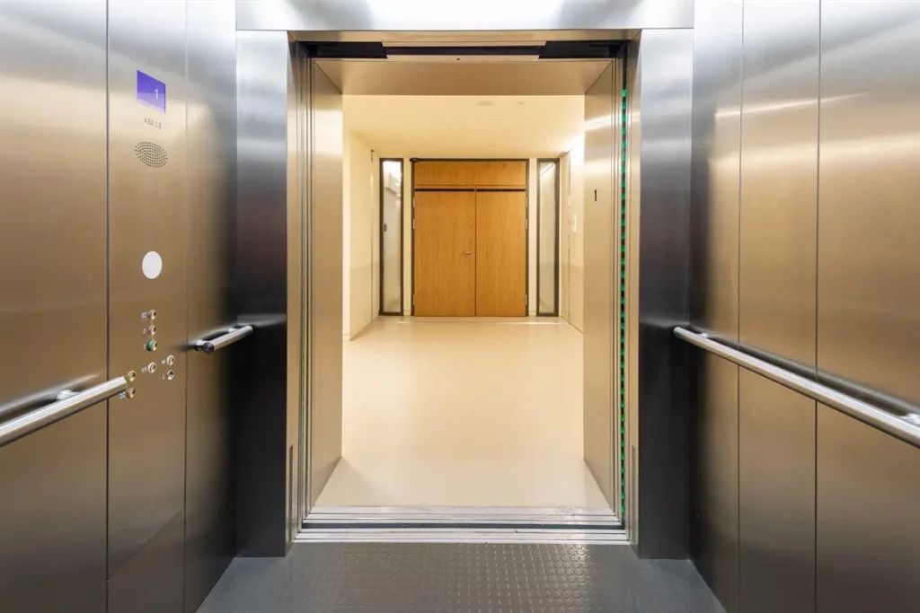Gurney Elevator Size1